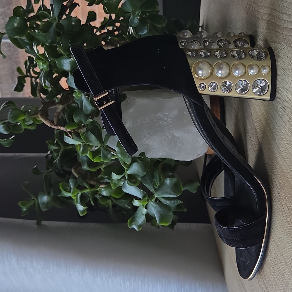 Kenneth Cole LUISA Pearl Suede Heel
